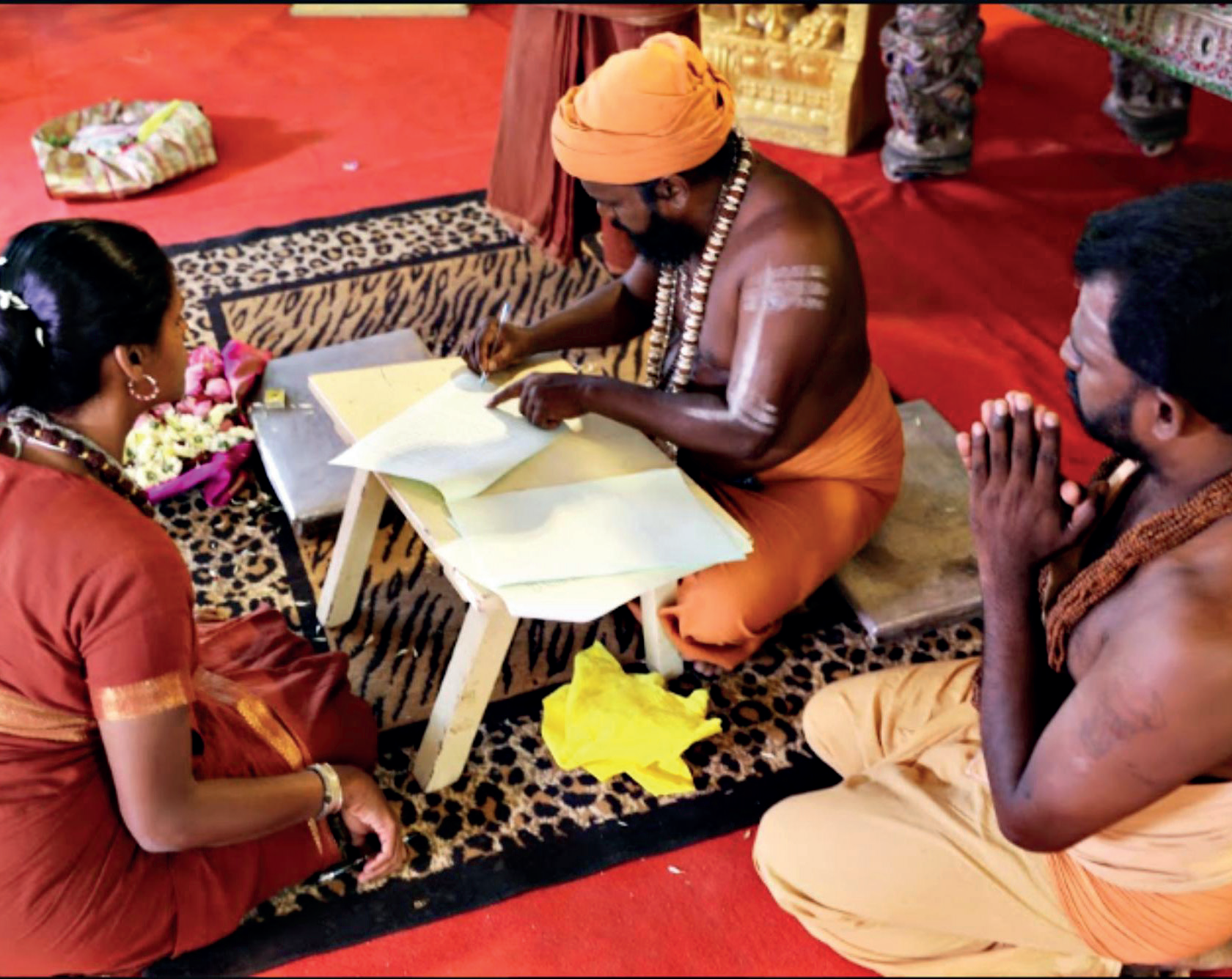 22nd Pontiff of Swargapuram Aadheenam signing